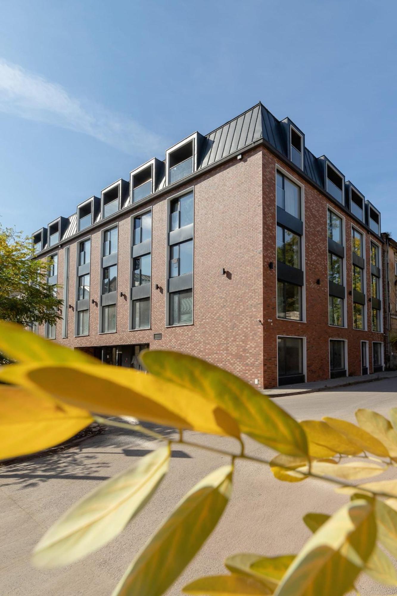 Modern With Air Conditioning In Downtown By Renters Apartment