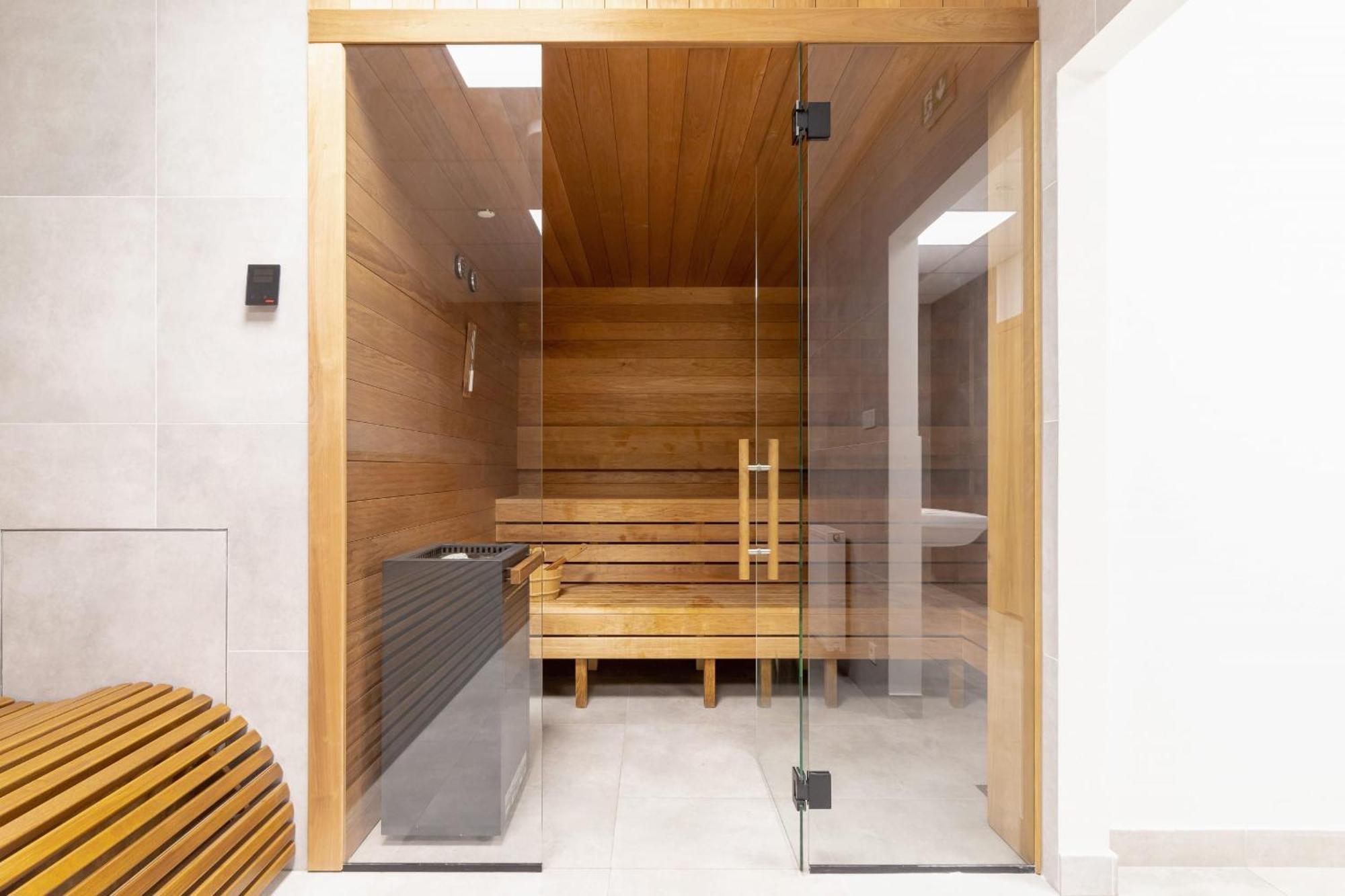 Modern With Air Conditioning In Downtown By Renters Apartment Krakau